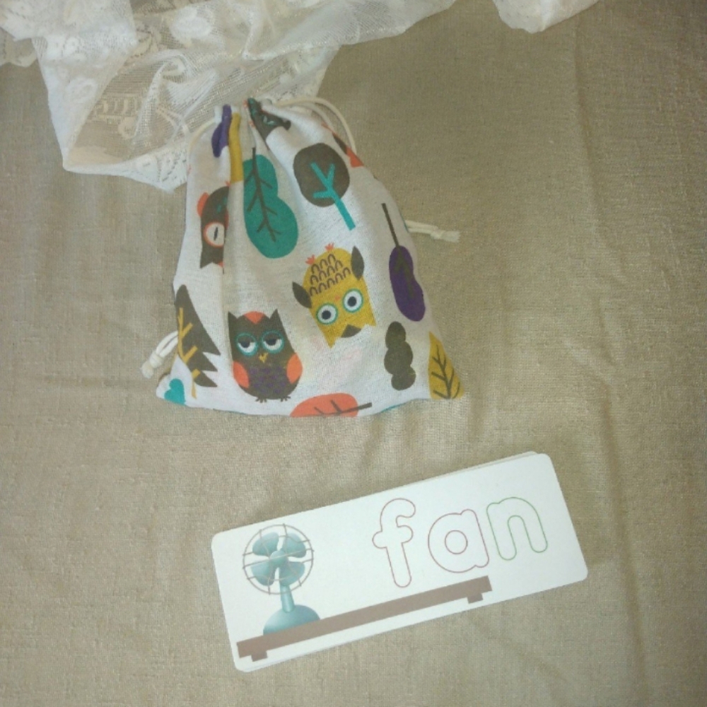 Learning alphabet flashcards - Picture 4 of 5